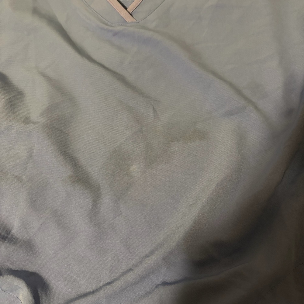 Blue V-Neck scrub top - Picture 4 of 6